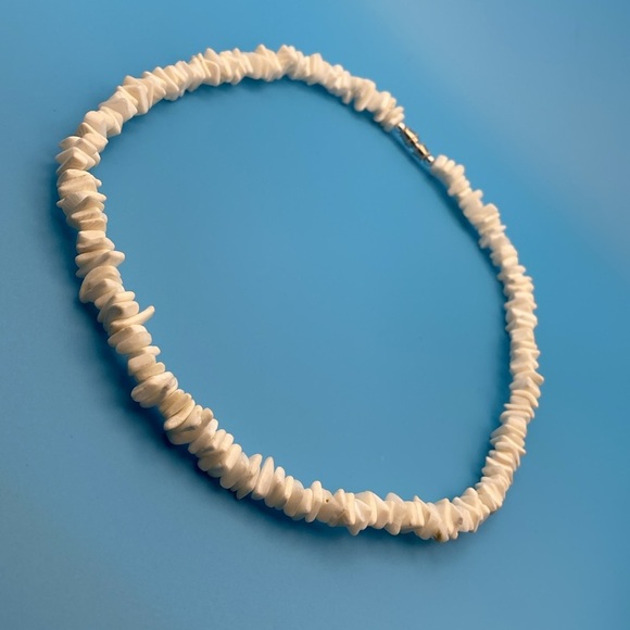 Vintage 90’s White Puka Shell Necklace - Picture 4 of 4
